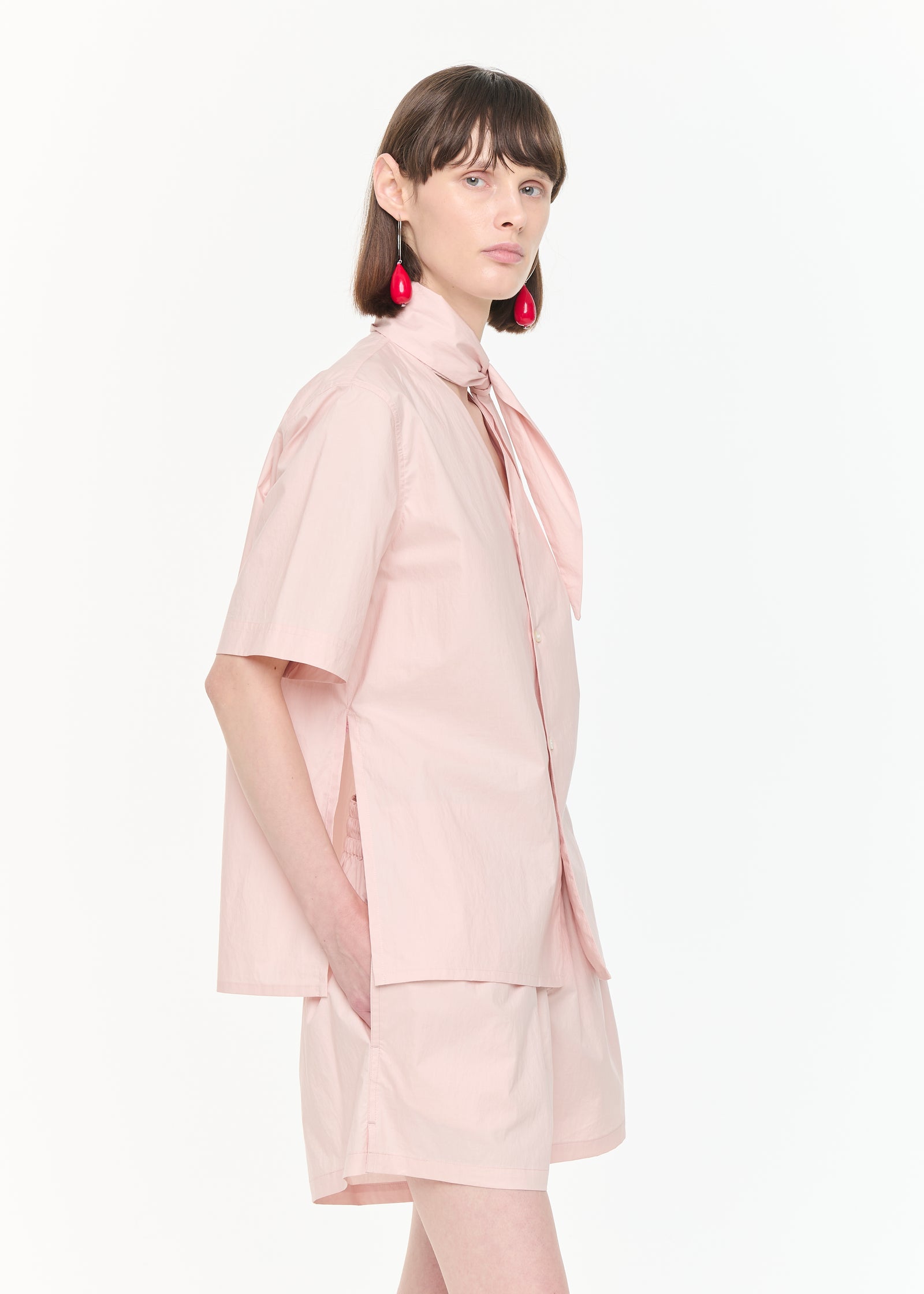 ベビーピンク Vネック コットンシャツ