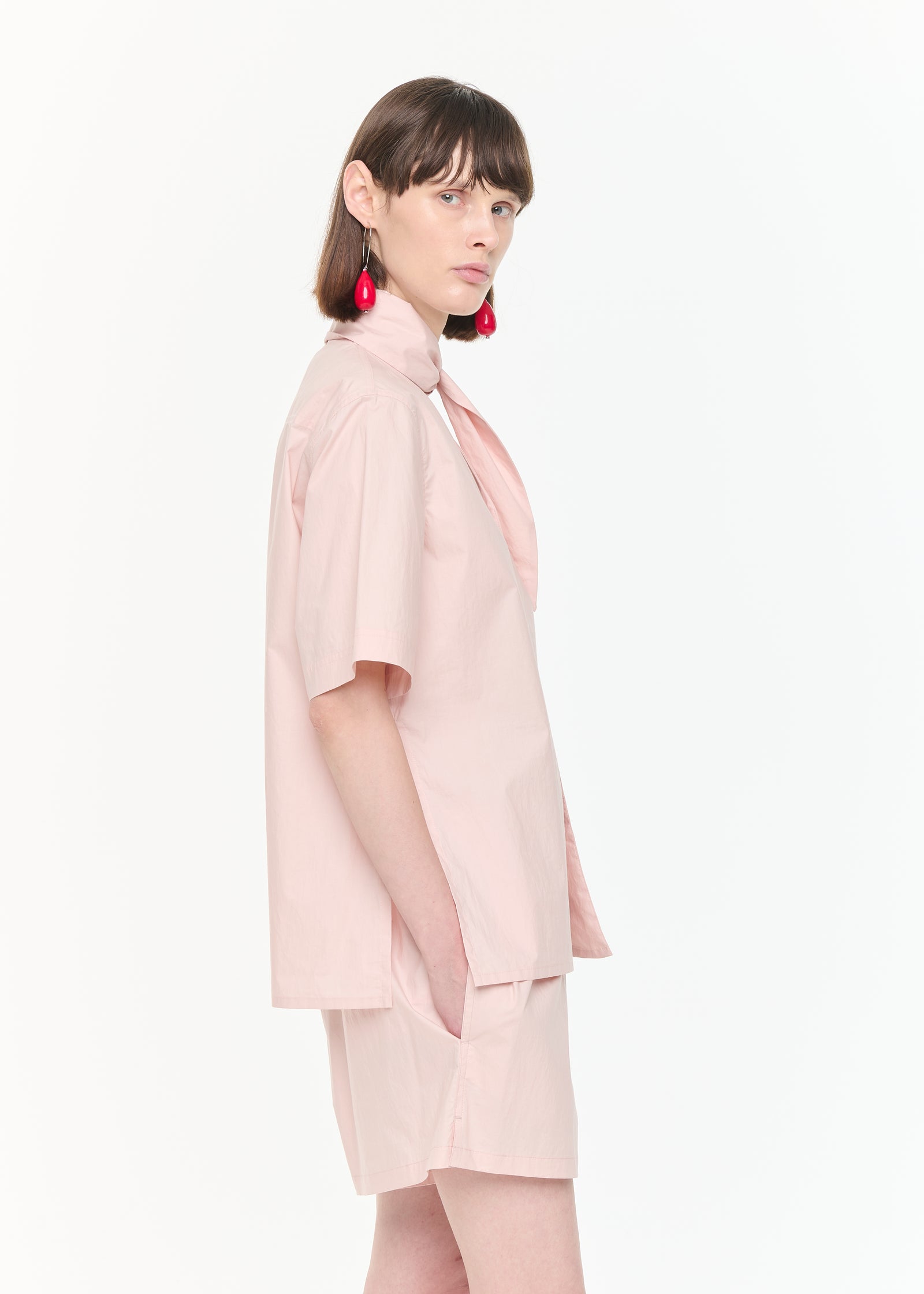 ベビーピンク Vネック コットンシャツ