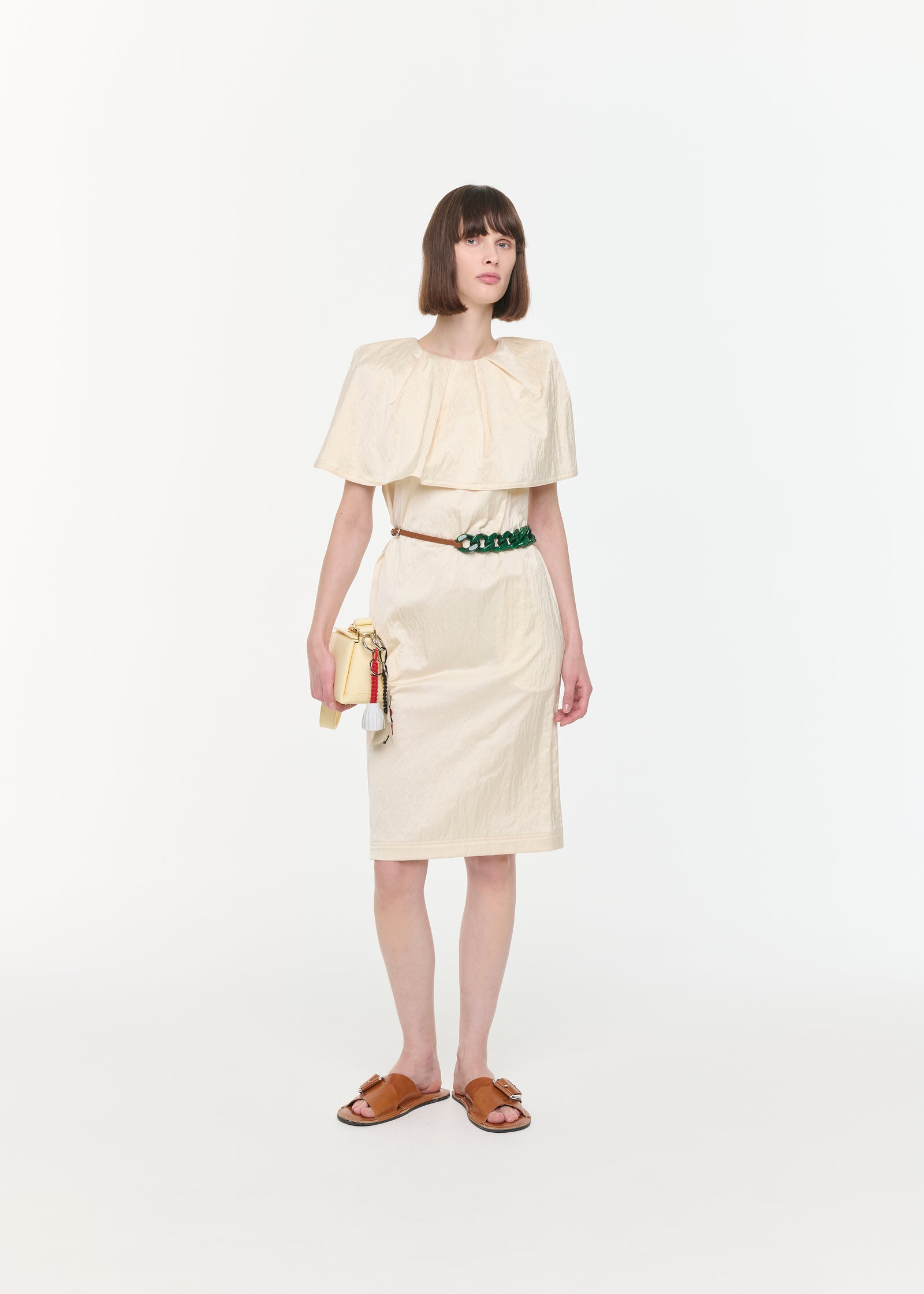 ケープ付きミディドレス