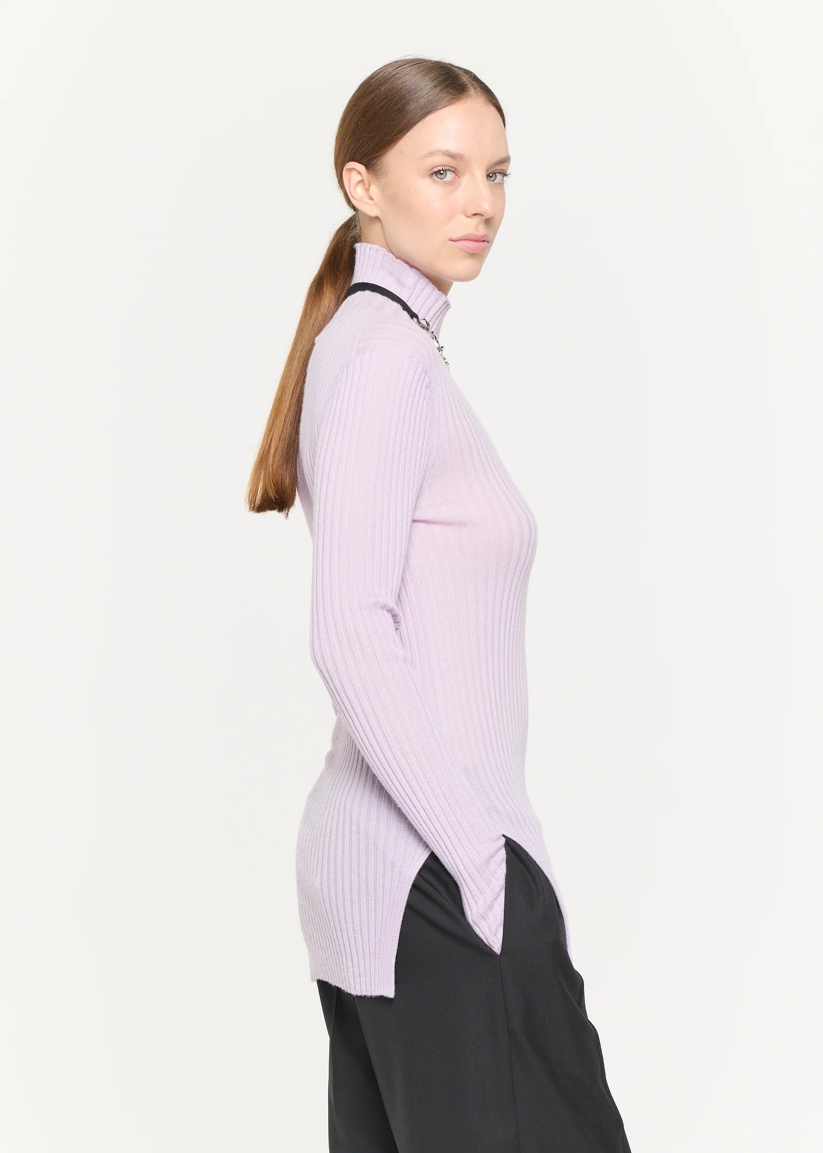 ライトメリノウールタートルネックセーター