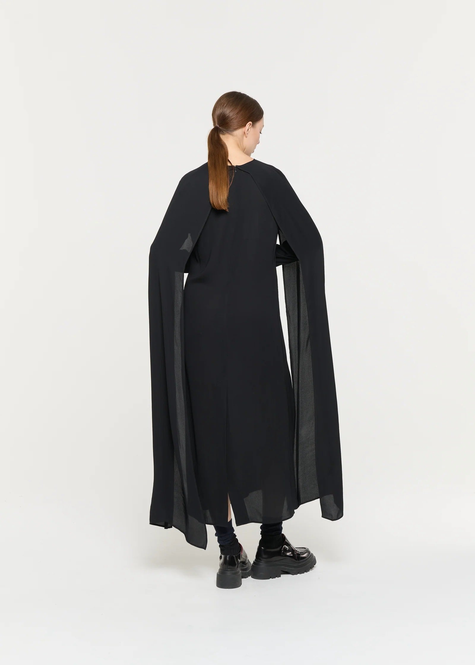 ビスコースジョーゼット ケープドレス